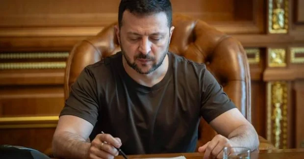 Зеленський підписав закон про податок на посилки до 150 євро та доходи з OLX і Uber
